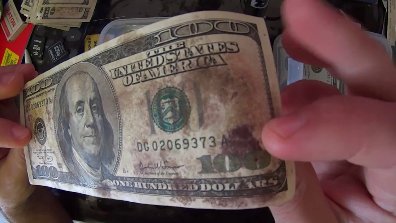 Можно ли разменять доллары. Ветхие купюры доллары. Испорченный доллар. Изношенные купюры доллары. Поврежденные банкноты.