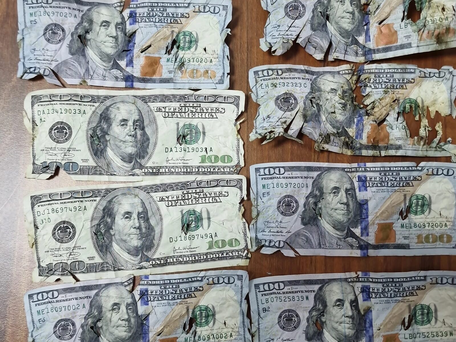 Где обменять старые, ветхие или повреждённые доллары США